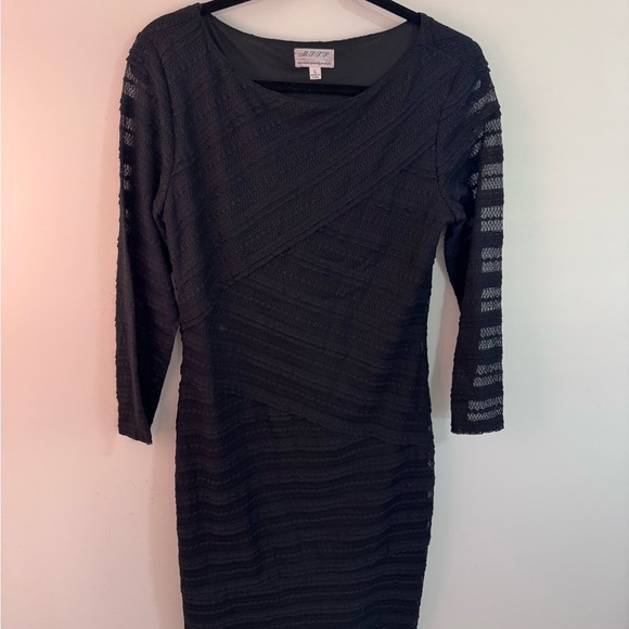 MSSP: Max Studio Body Con Lace Dress - Picture 3 of 5